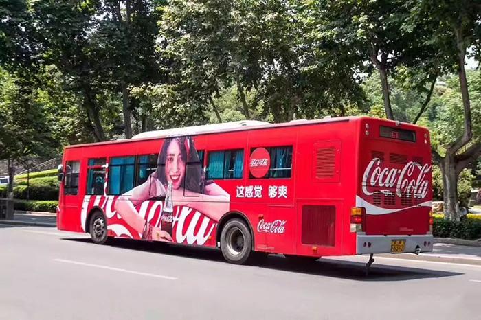 公交车身广告
